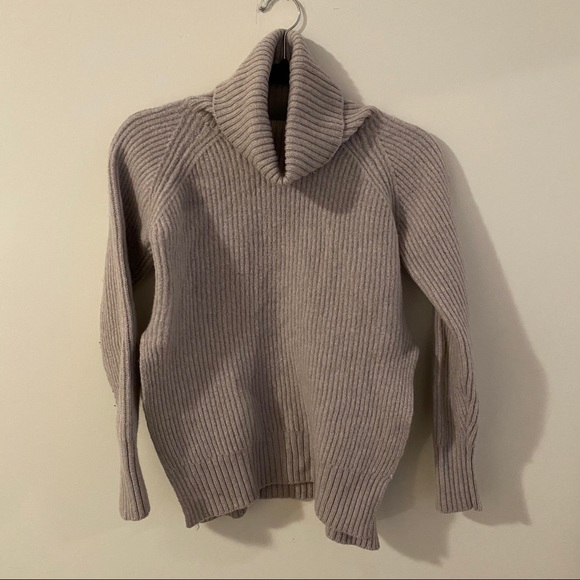 aritzia Wilfred free turtleneck - Picture 2 of 3